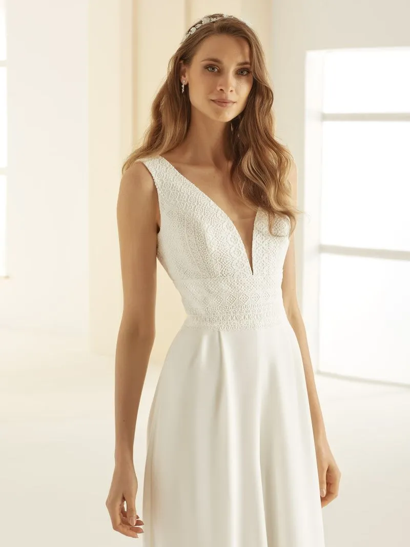 Celeste ist ein Jumpsuit aus hochwertiger Boho-Spitze und Chiffon in Farbe Ivory